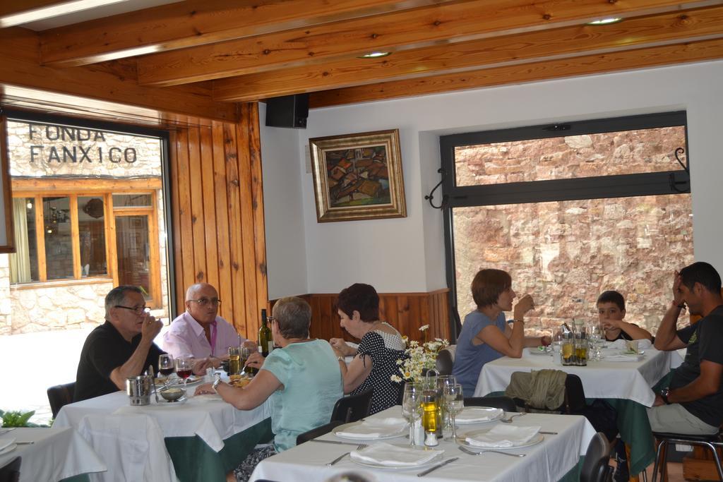 Hostal La Muntanya Castellar De N'Hug Eksteriør billede