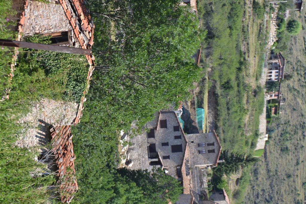 Hostal La Muntanya Castellar De N'Hug Eksteriør billede